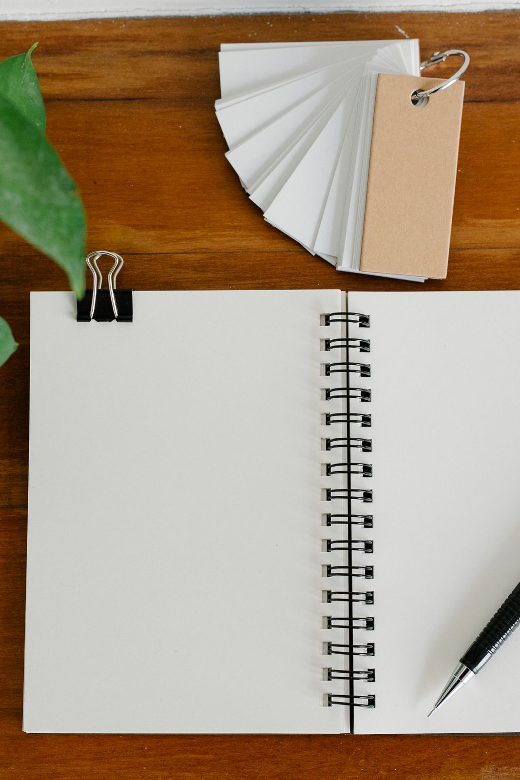 Imagen ilustrativa: materiales para escribir metas y proyectos personales.